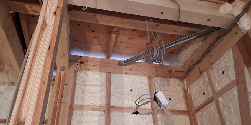 断熱改修工事の様子