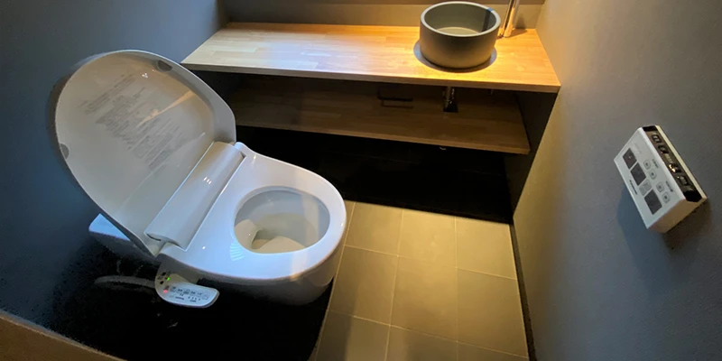 モダンでクリーンなトイレ空間