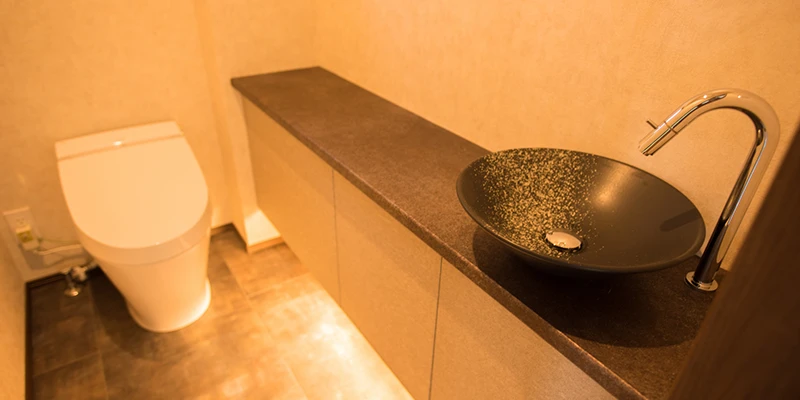 和モダンなトイレ空間