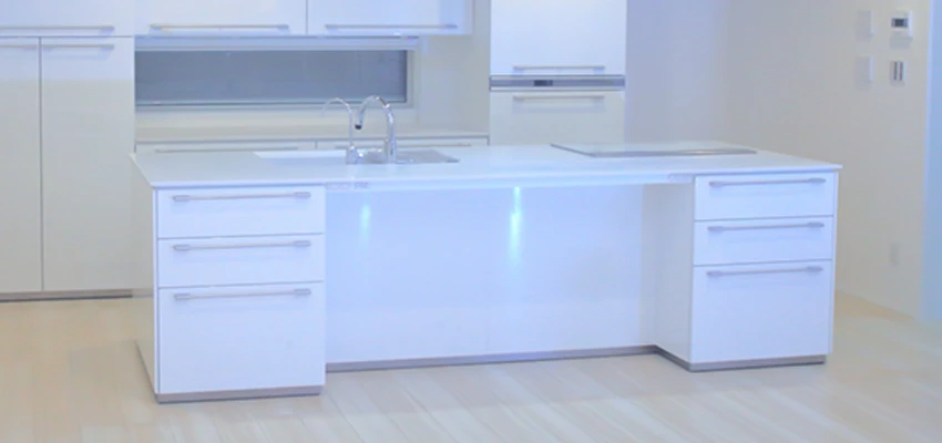 モダンなアイランドキッチン