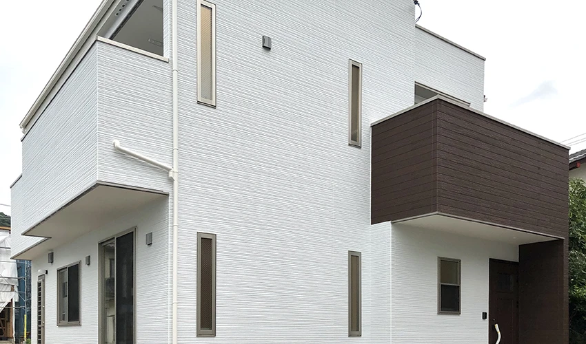 美しく塗装された家の外観