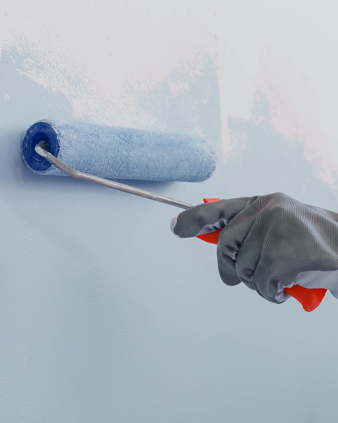 住宅の外壁塗装作業